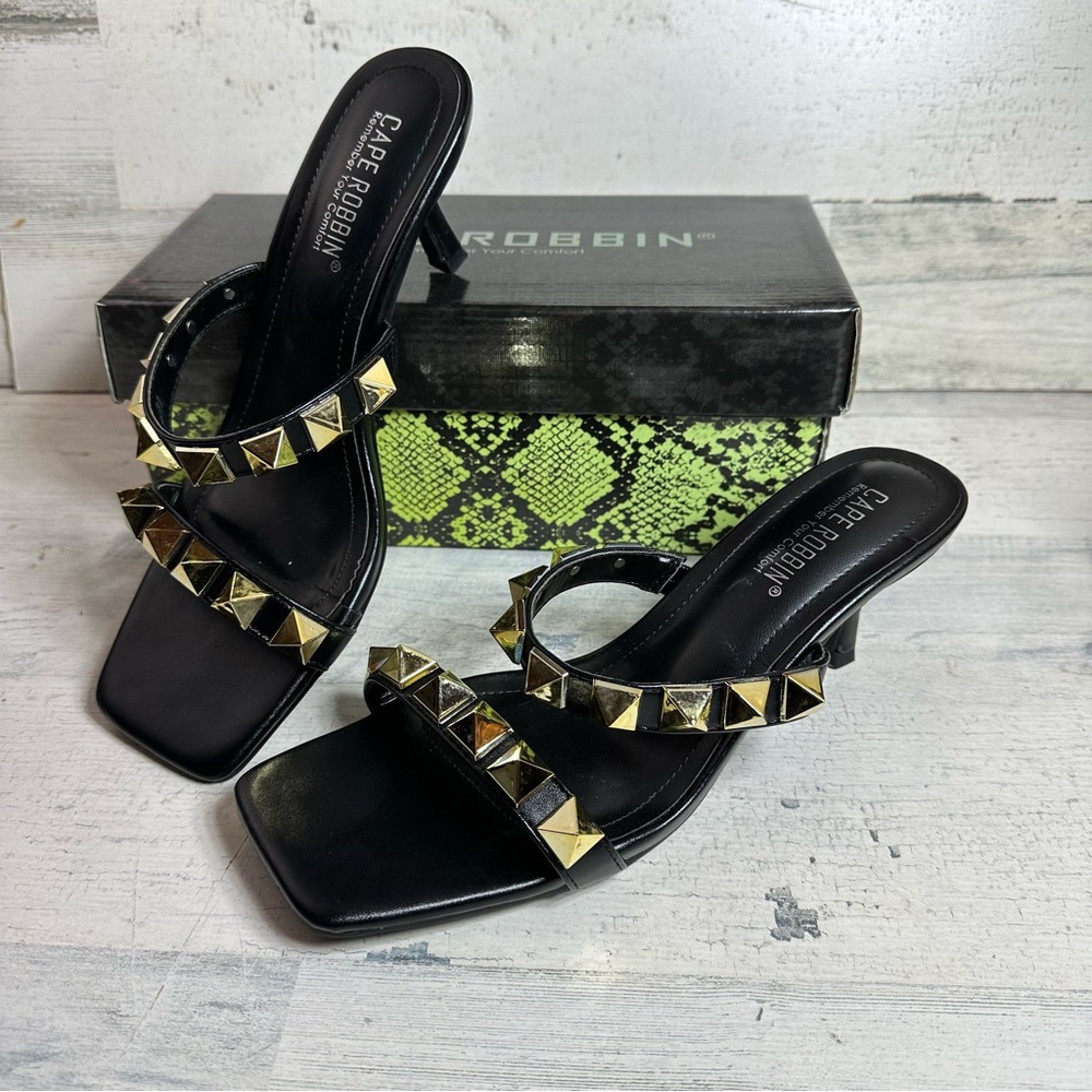 Cape Robbin studded kitten heel black 7.5